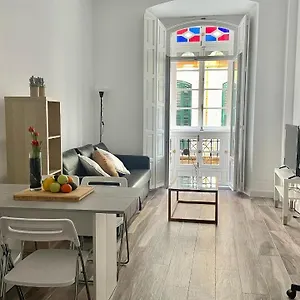 https://cool-home-malaga-city-center.hotelsinnerja.org